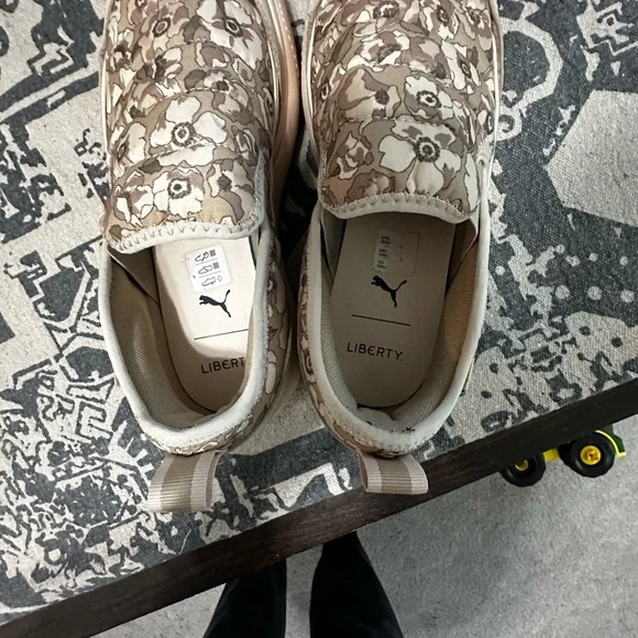 Puma Loafers.  Fun Design.  Super Comfortable Insole.  Worn Once.  Size 9 - Picture 6 of 6